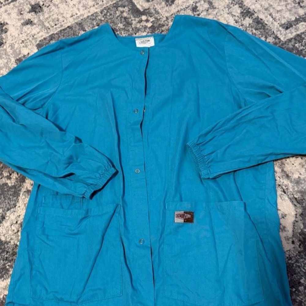 Teal scrub set including Jacket, short sleeve shirt and pants from scrub zone - Picture 7 of 8